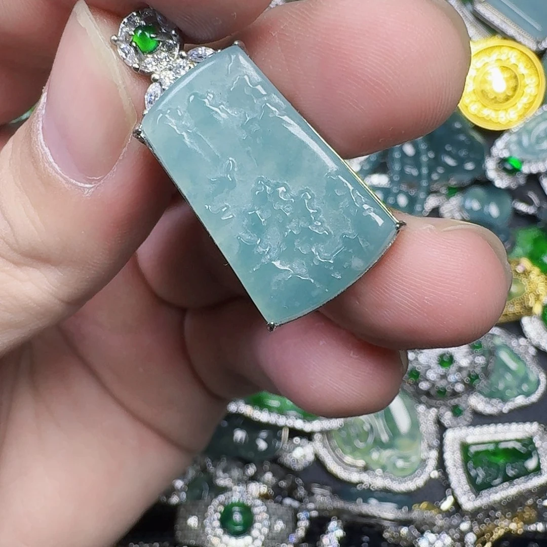 翡翠未镶嵌颈饰天然A货翡翠放漏