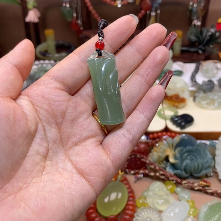 蛇纹石玉颈饰未镶嵌