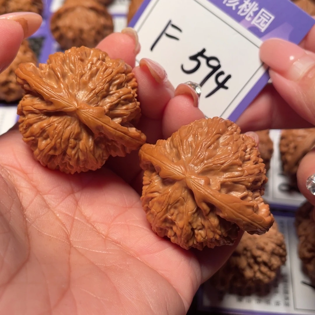 文玩核桃把件594号白狮子44