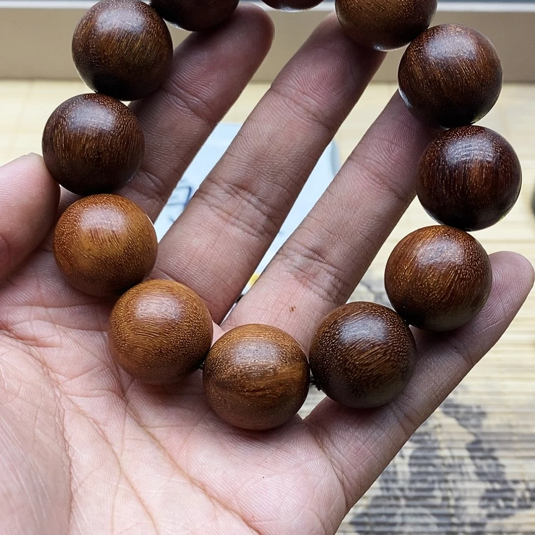 沉香碎屑沉香红土