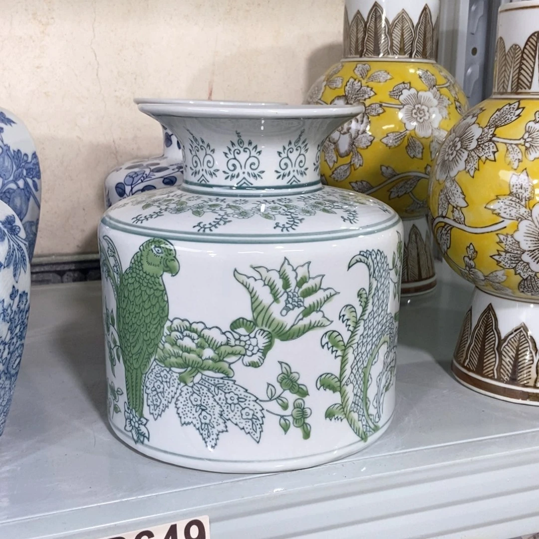 摆件花瓶手绘釉下彩