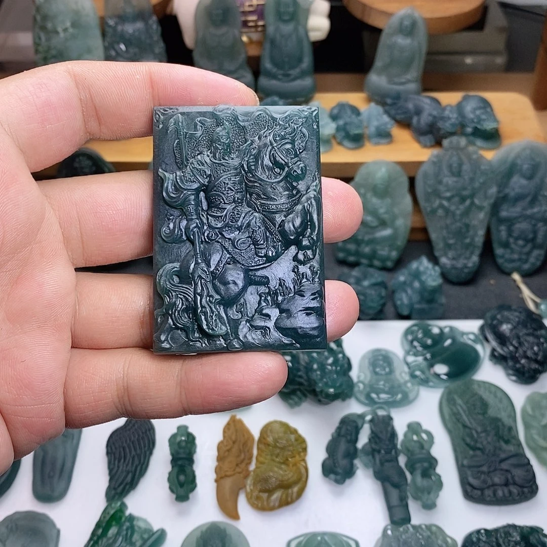 定制翡翠未镶嵌关公