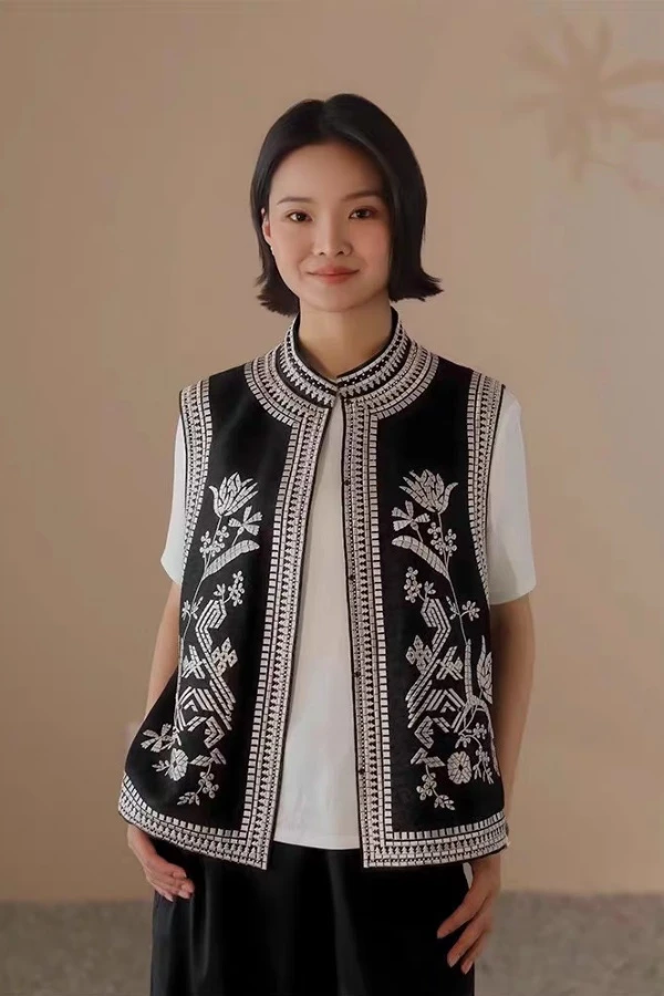 衣年纯品婉秋新中式重工刺绣马甲女2025新款秋季百搭无袖坎肩马甲