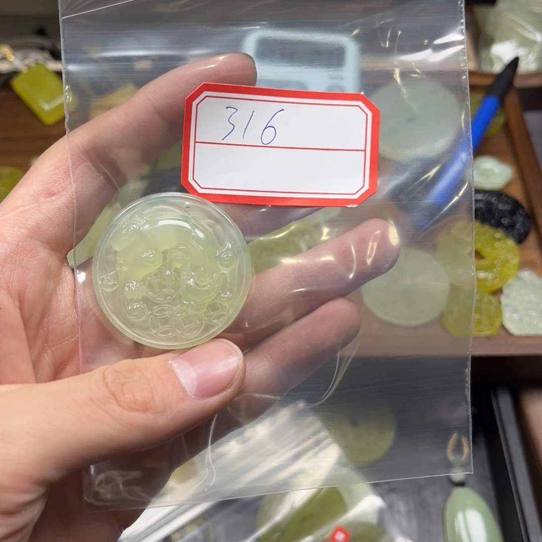 蛇纹石玉颈饰合金核**好