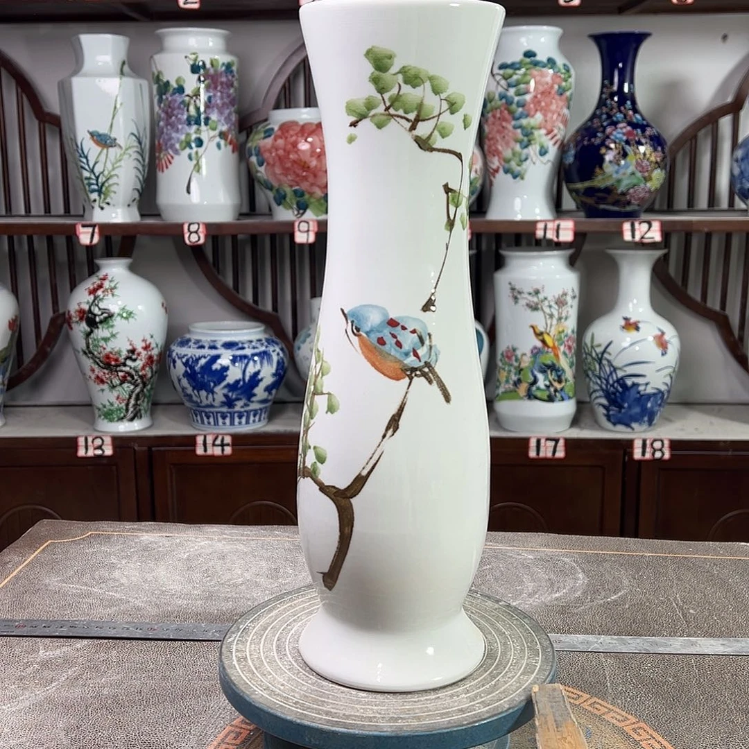 陶摆件景德镇陶瓷蛮绿梅