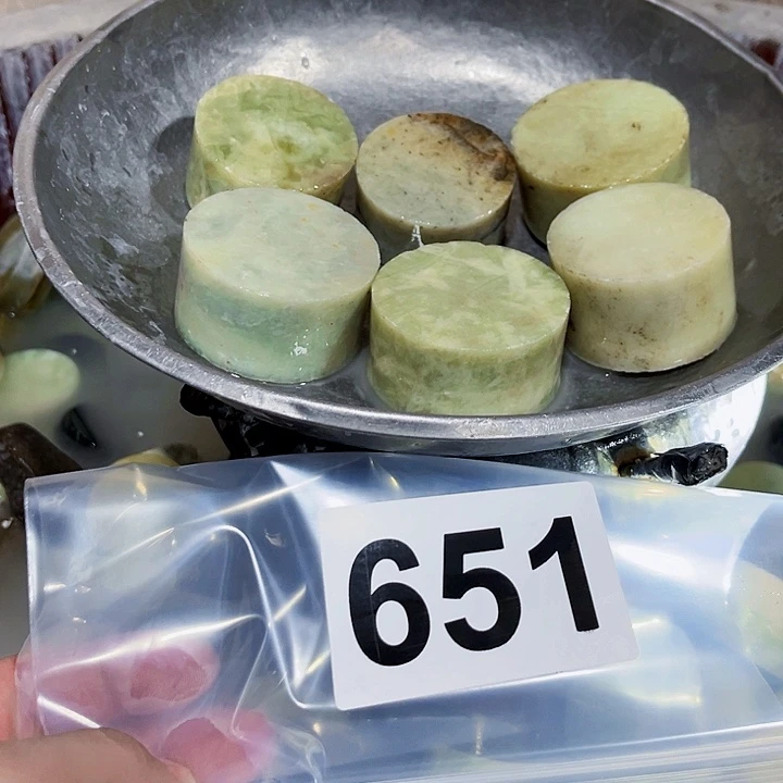 蛇纹石玉未镶嵌珠宝半成品