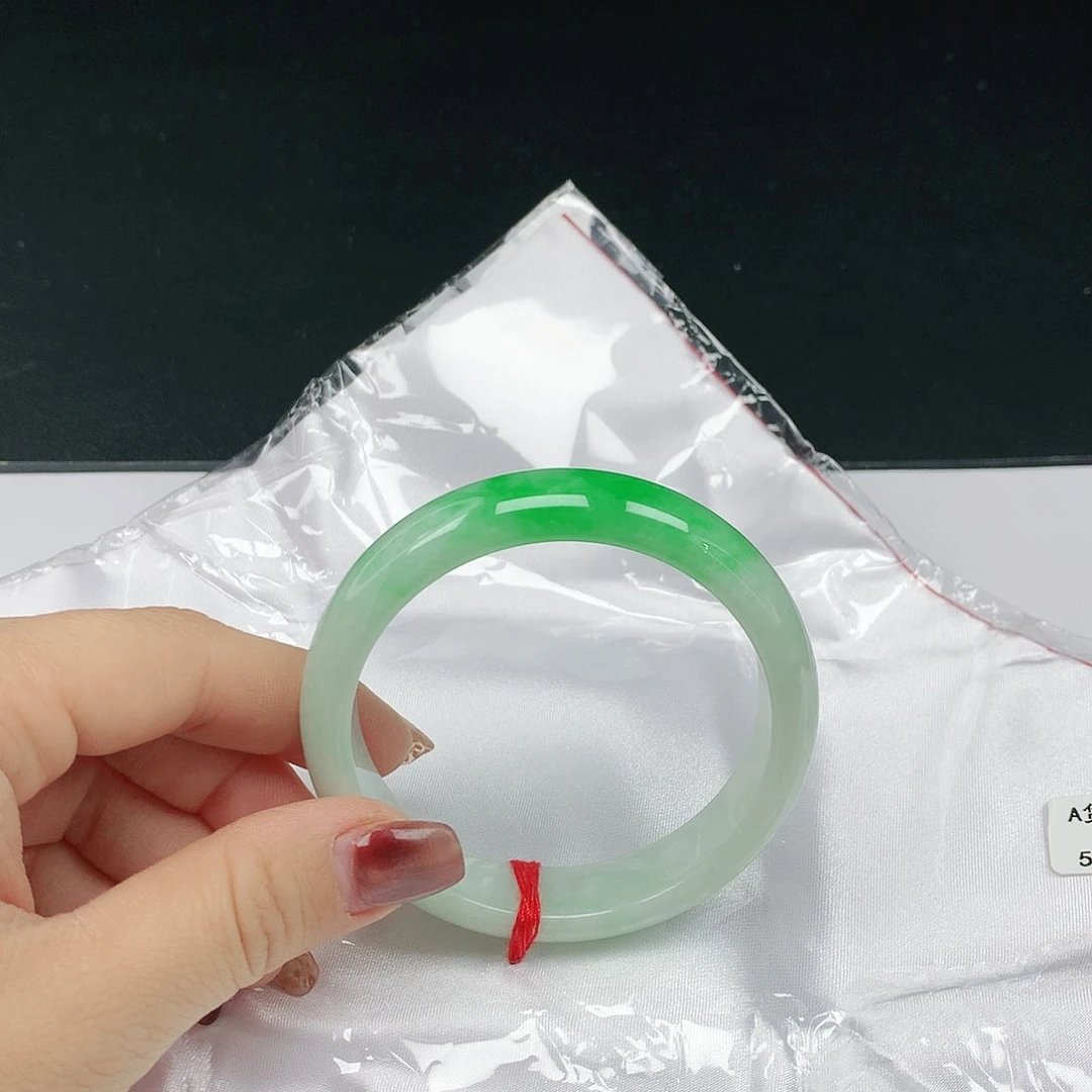 翡翠手镯未镶嵌翡翠397