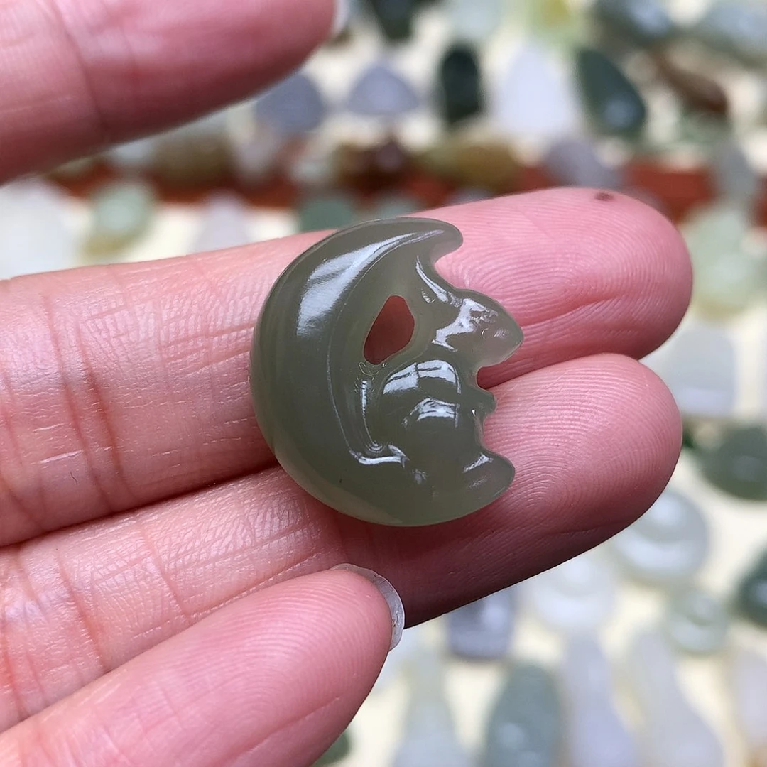 和田玉颈饰未镶嵌心**律