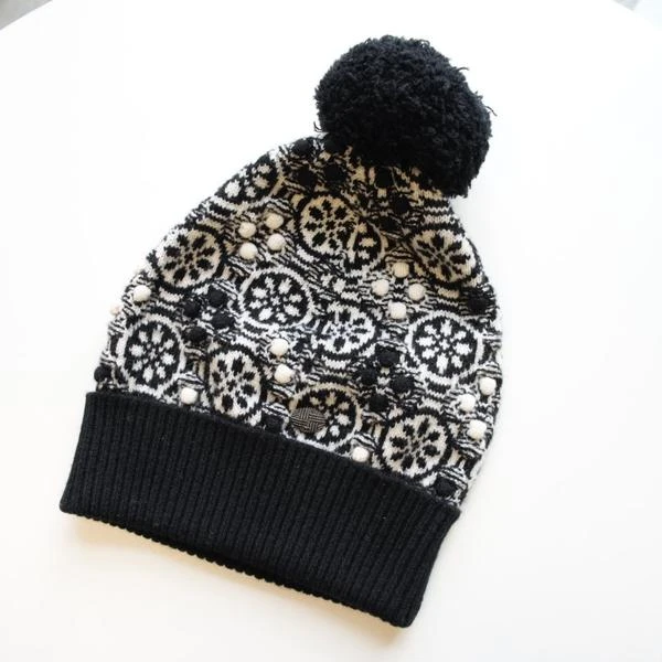 Chanel 黑白针织帽子