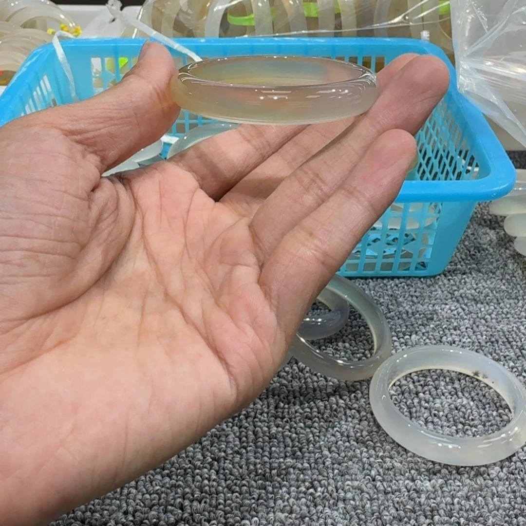 玛瑙/玉髓手镯未镶嵌明****?33