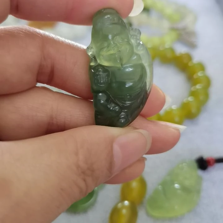 未镶嵌蛇纹石玉吊坠