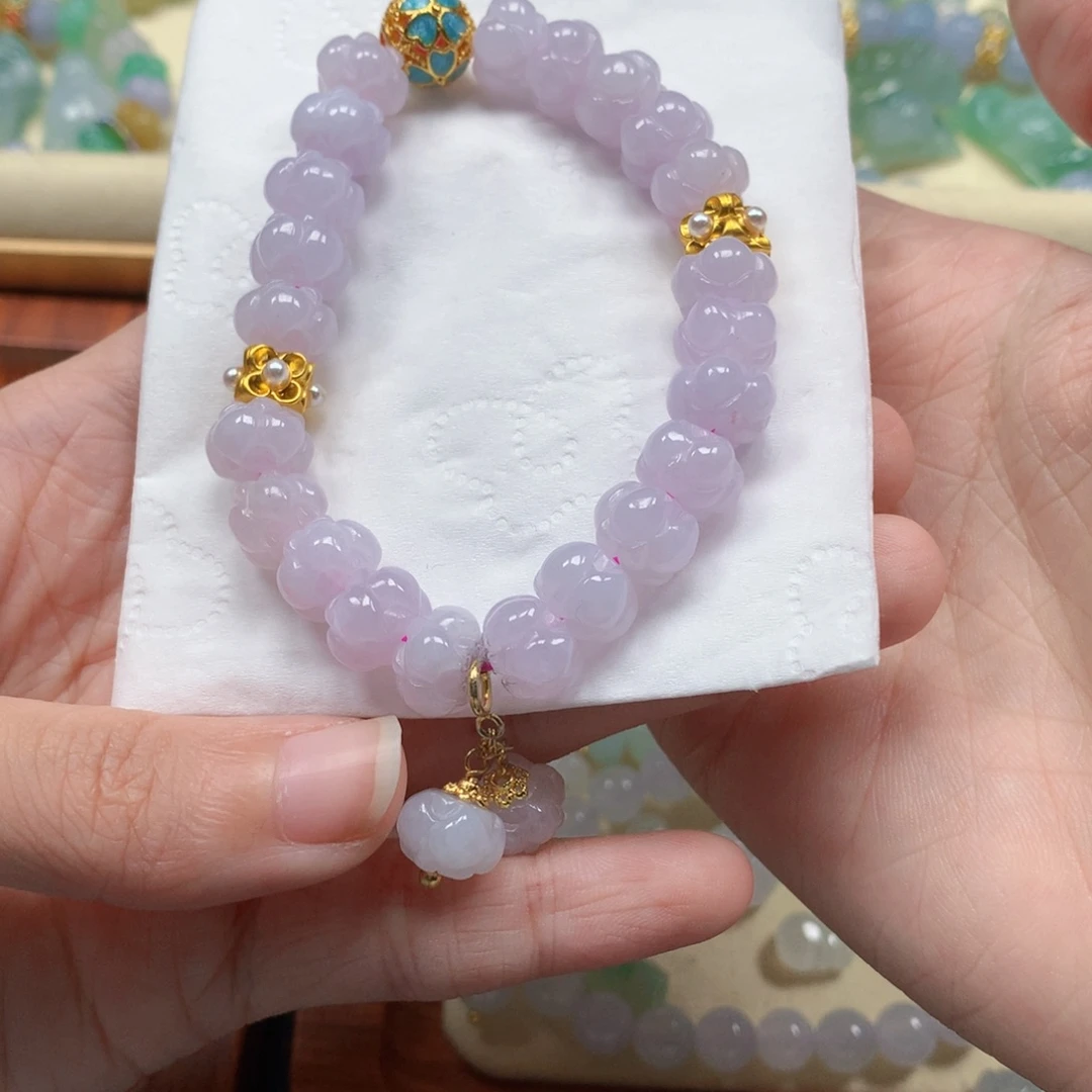 翡翠未镶嵌颈饰是