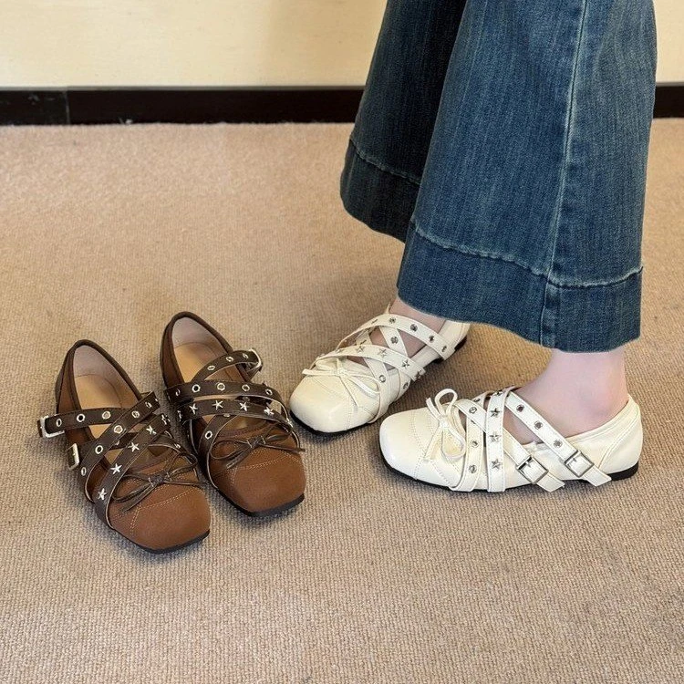 女士2025春夏新款复古浅口交叉带铆钉芭蕾平底单鞋蝴蝶结设计玛丽
