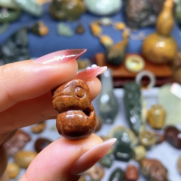 岫岩河磨玉（透闪石质玉）未镶嵌挂件通孔