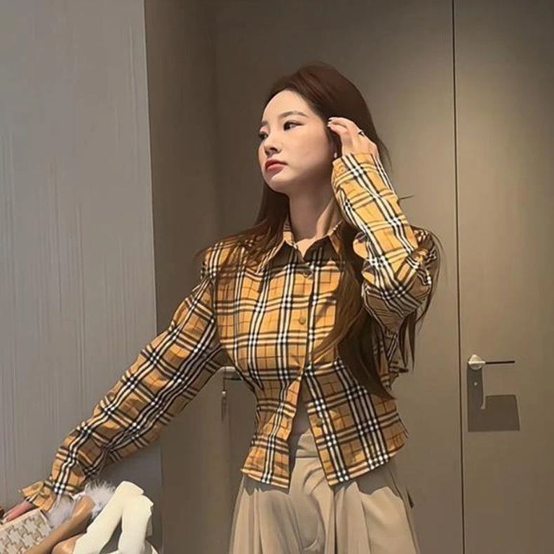 格子衬衫2025春装新款气质设计感小众时尚洋气长袖秋季短款上衣