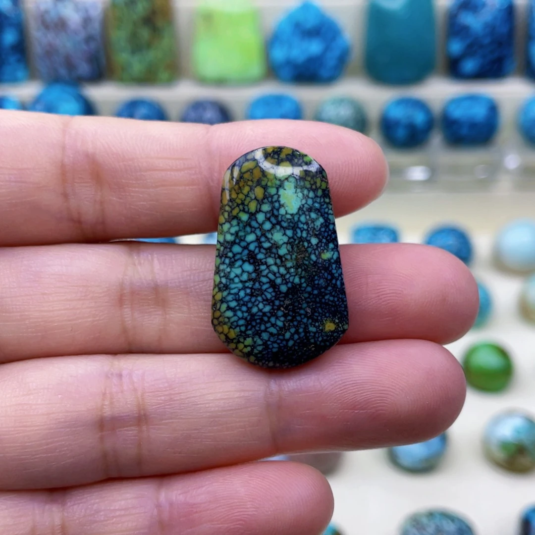 未镶嵌绿松石颈饰