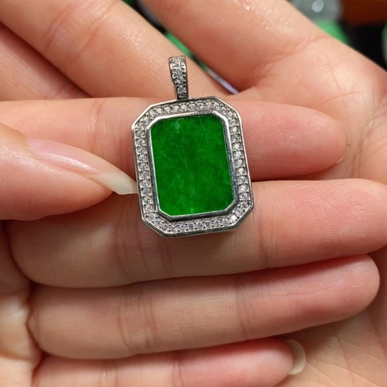 颈饰未镶嵌翡翠吊坠