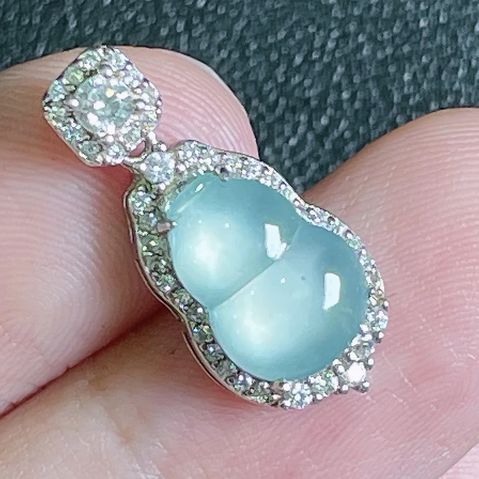 天然A货翡翠蓝冰葫芦吊坠1990