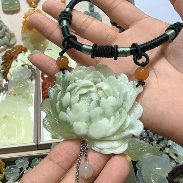 蛇纹石玉未镶嵌吊坠