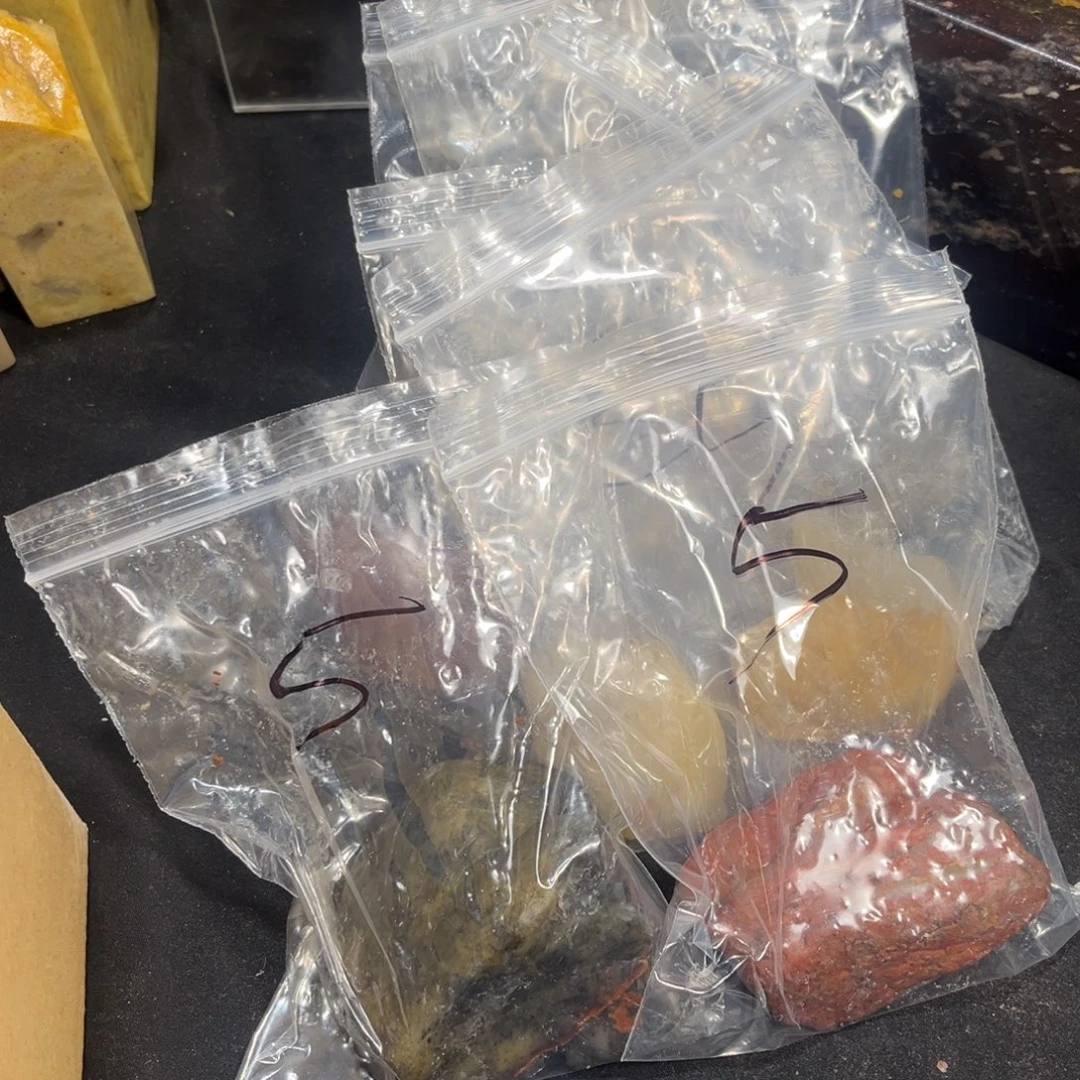 尼***哥大叶紫檀（黑酸枝木类）寿山石