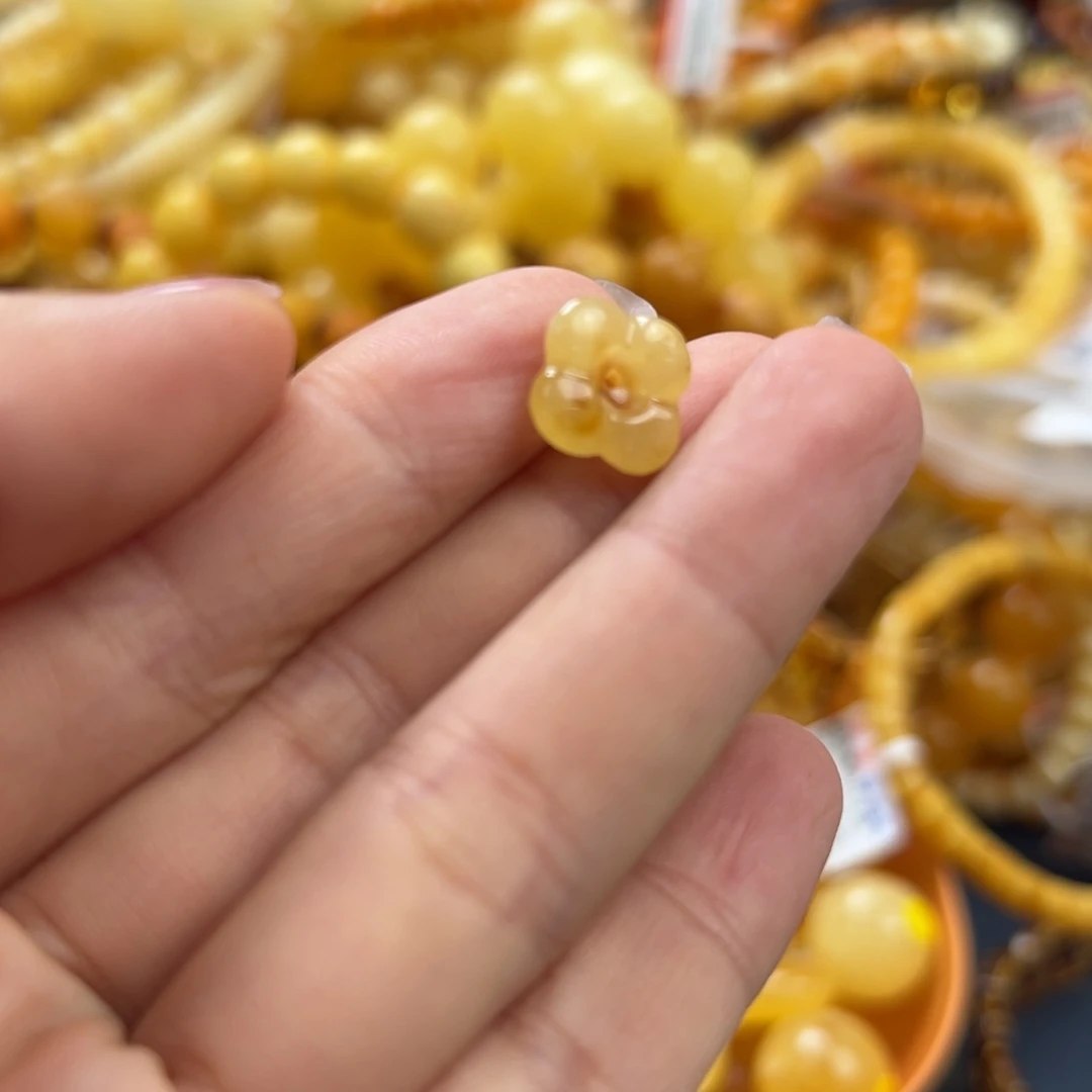 未镶嵌琥珀珠宝奇石