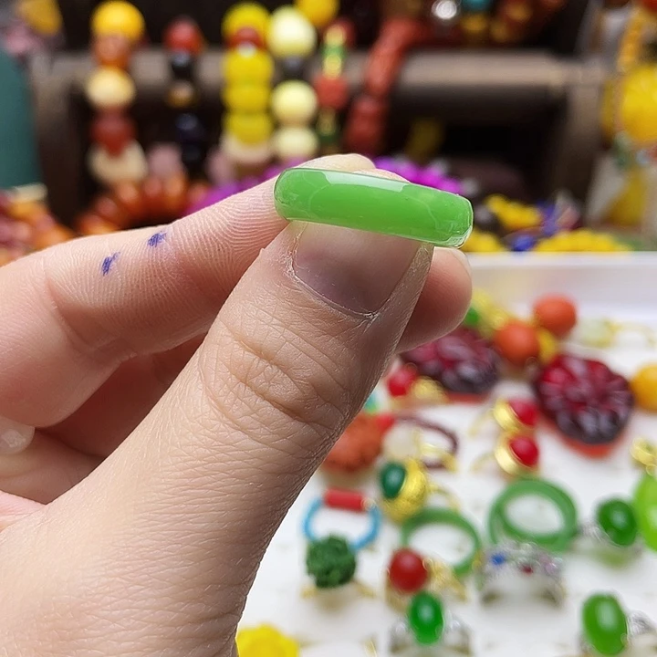 树脂制品82号绿色指环