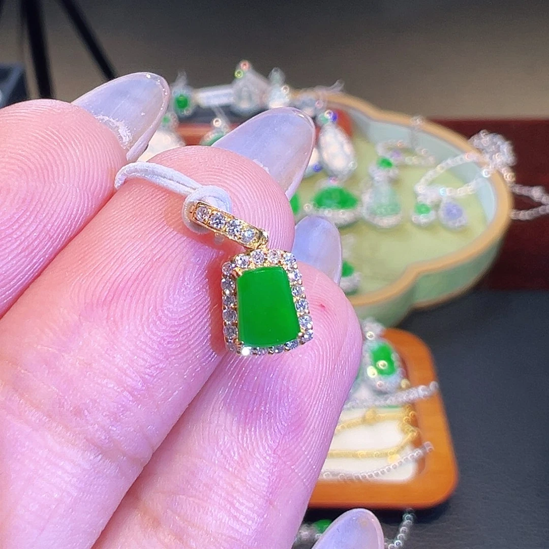 翡翠18K金镶嵌吊坠(不含链)小提溜