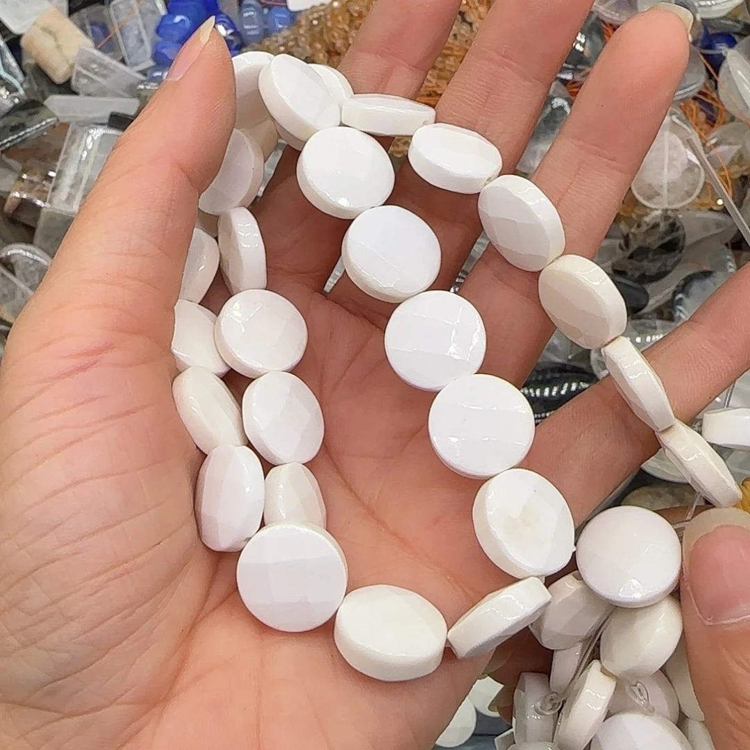 玛瑙/玉髓合金珠宝半成品瓷白玛瑙圆饼14mm一条