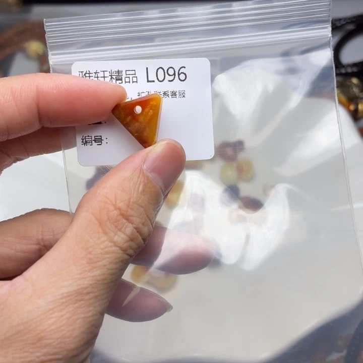 琥珀未镶嵌裸石琥珀