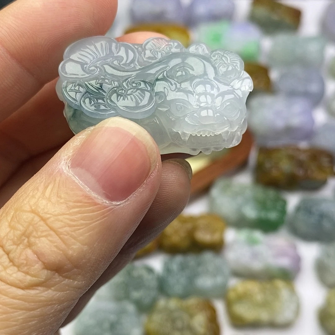 翡翠未镶嵌颈饰貔貅