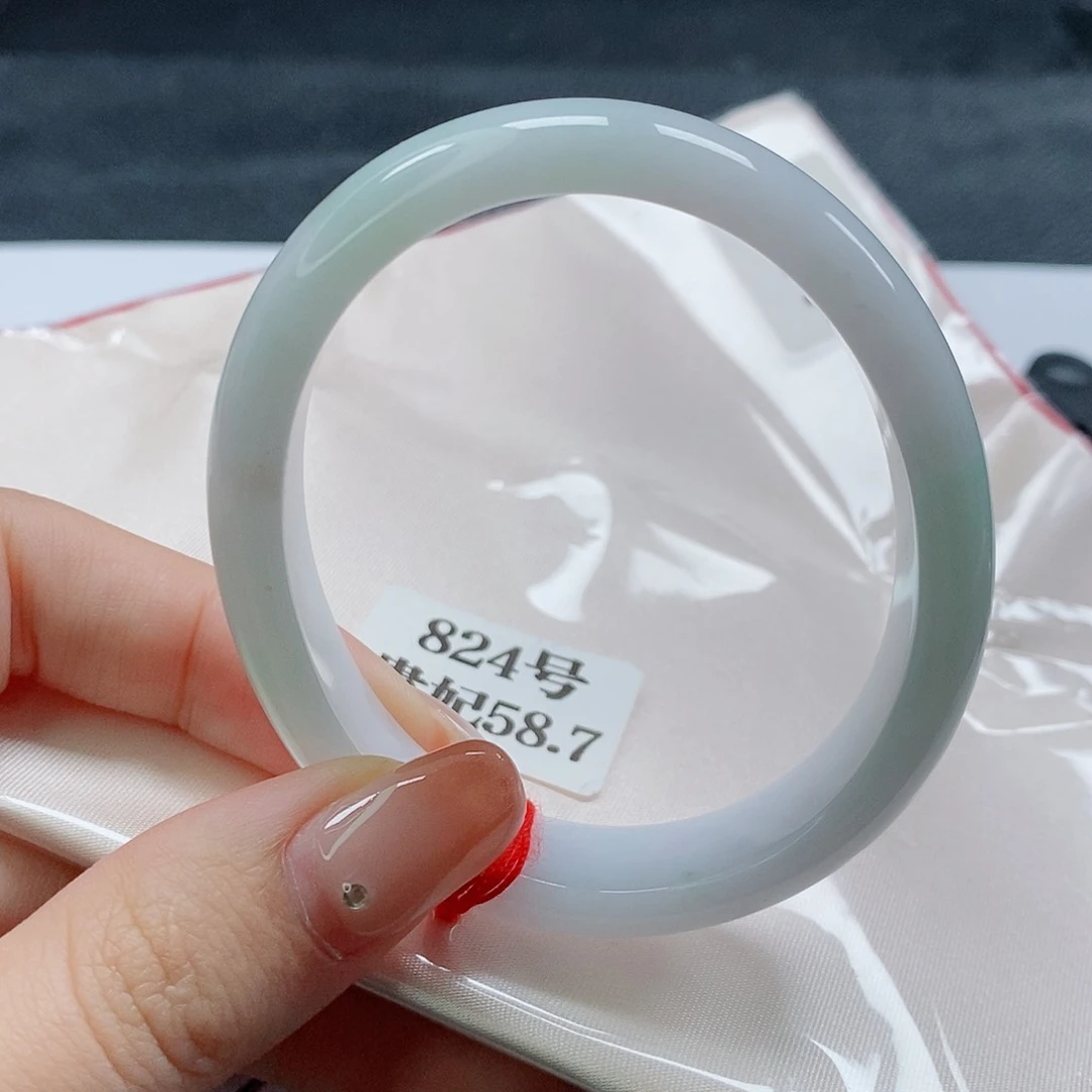 【闪购商品】未镶嵌手镯（贵妃镯）翡翠425号
