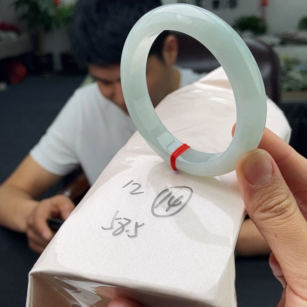 翡翠手镯未镶嵌颜色多样性发拍一发一