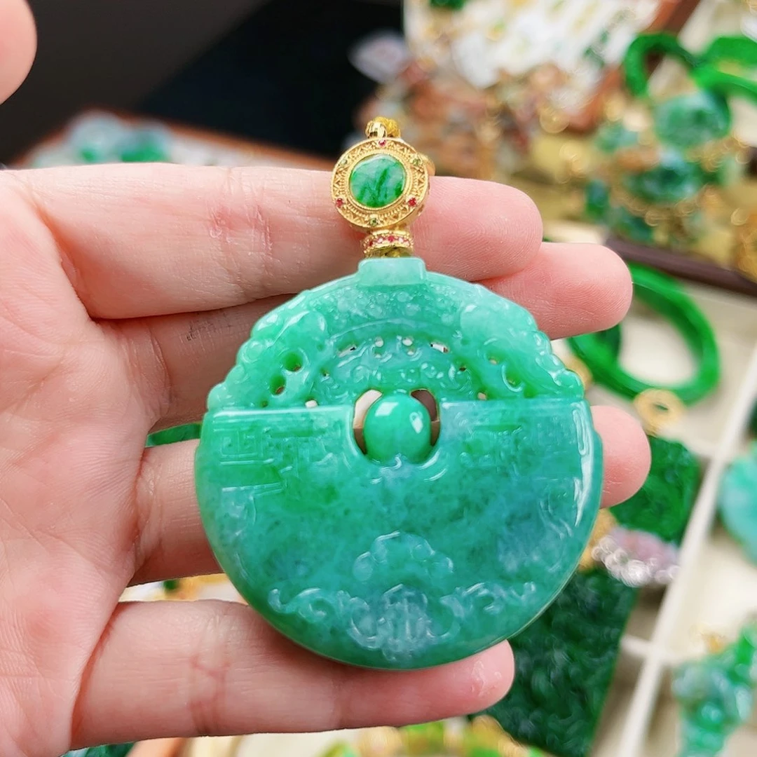 【闪购商品】吊坠(赠链)未镶嵌翡翠