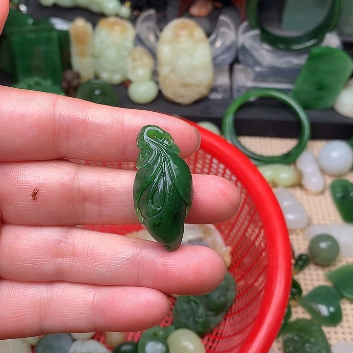 和田玉颈饰未镶嵌正*园