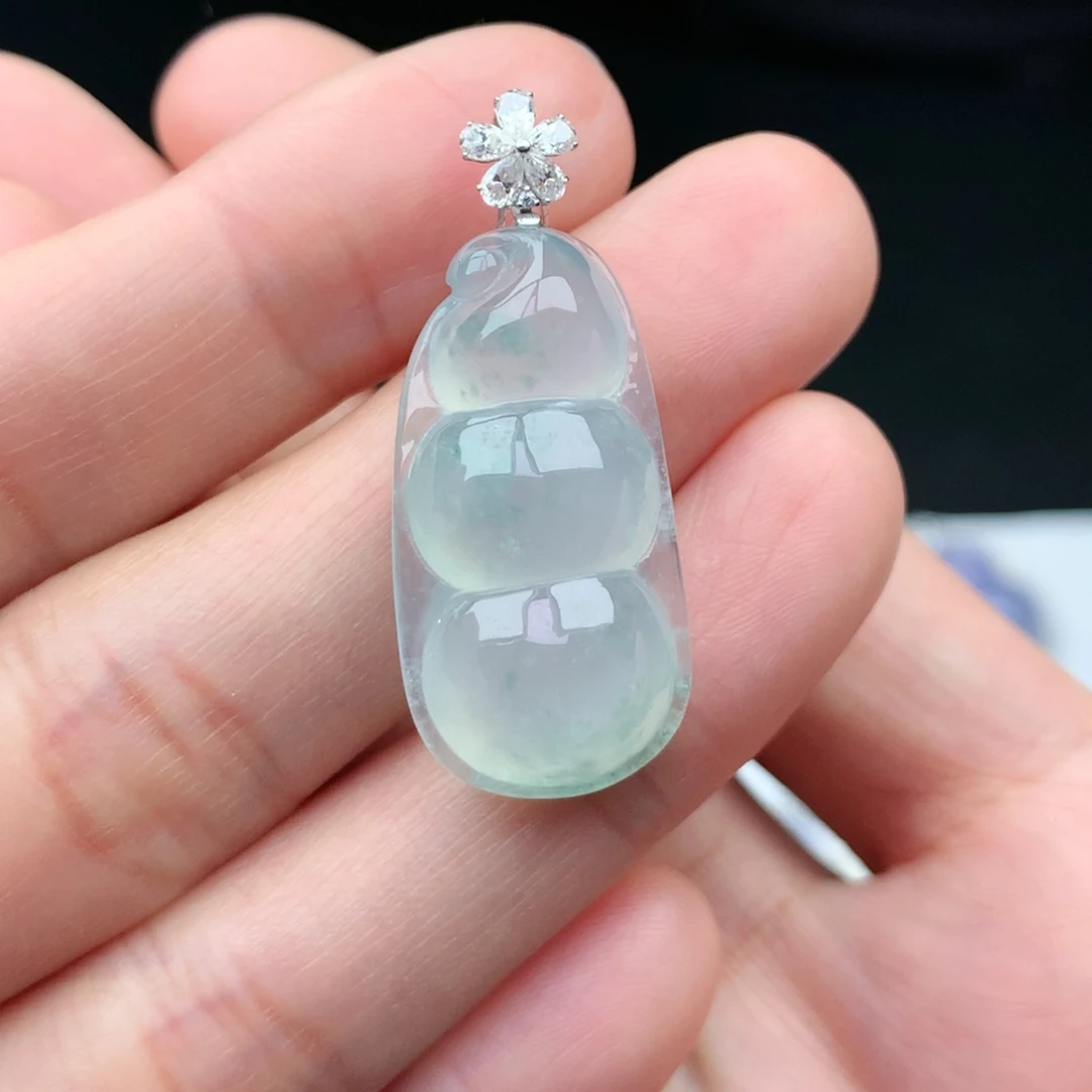 小***鹿翡翠18K金镶嵌颈饰