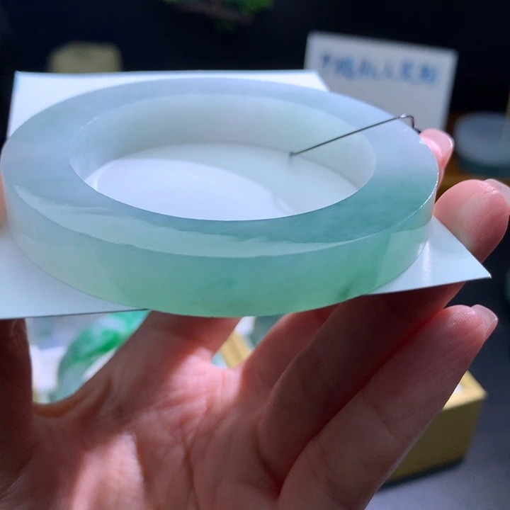 定制翡翠未镶嵌翡翠手镯