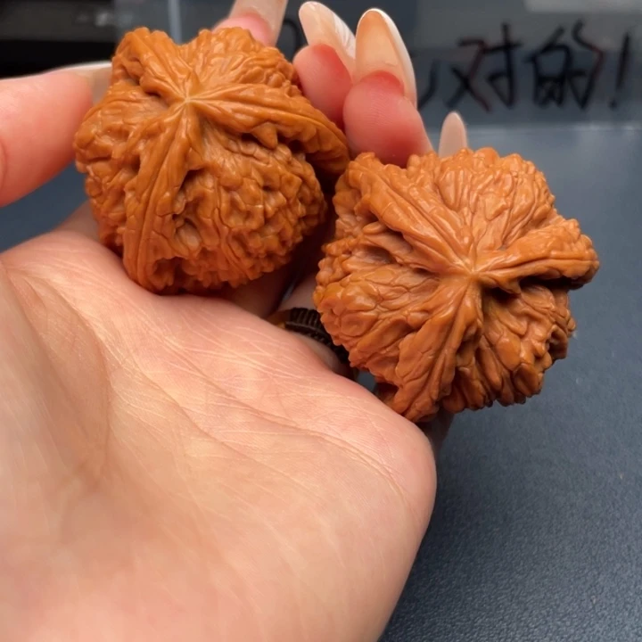 财***滚文玩核桃吊坠白狮子