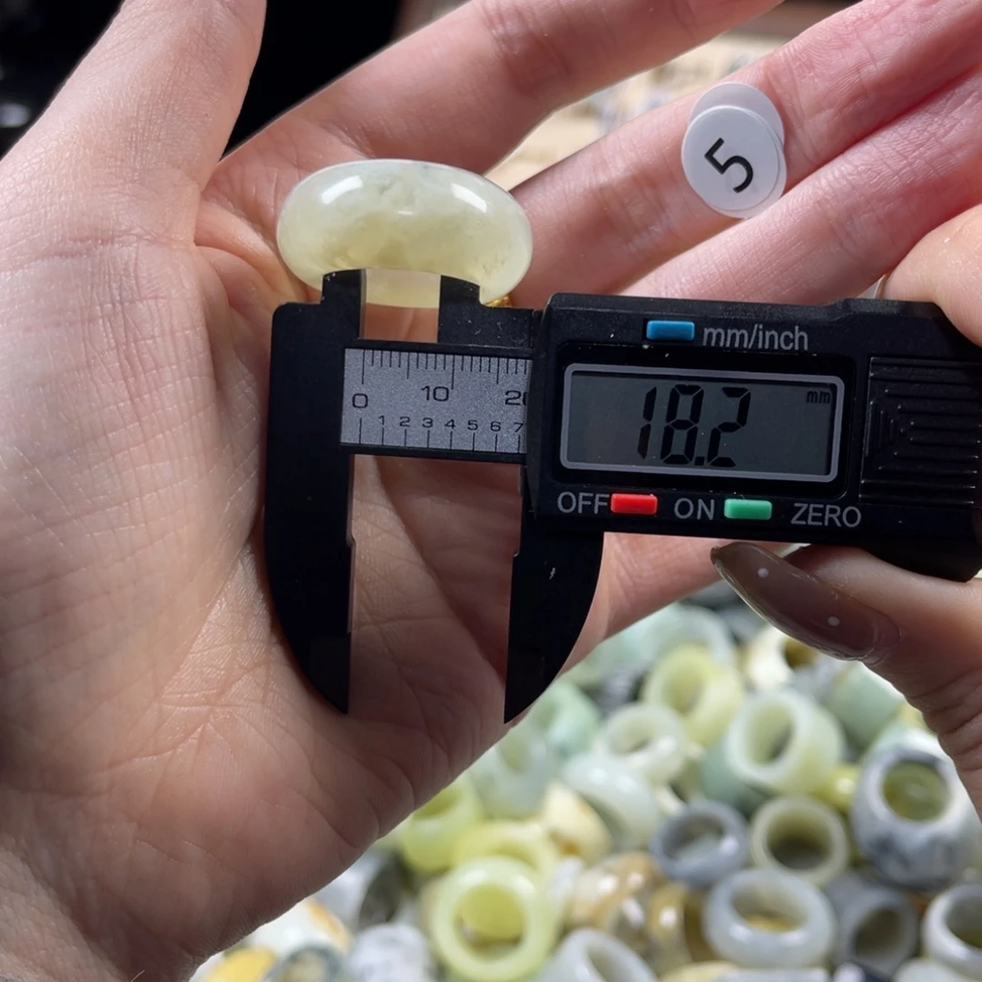 蛇纹石玉未镶嵌戒指