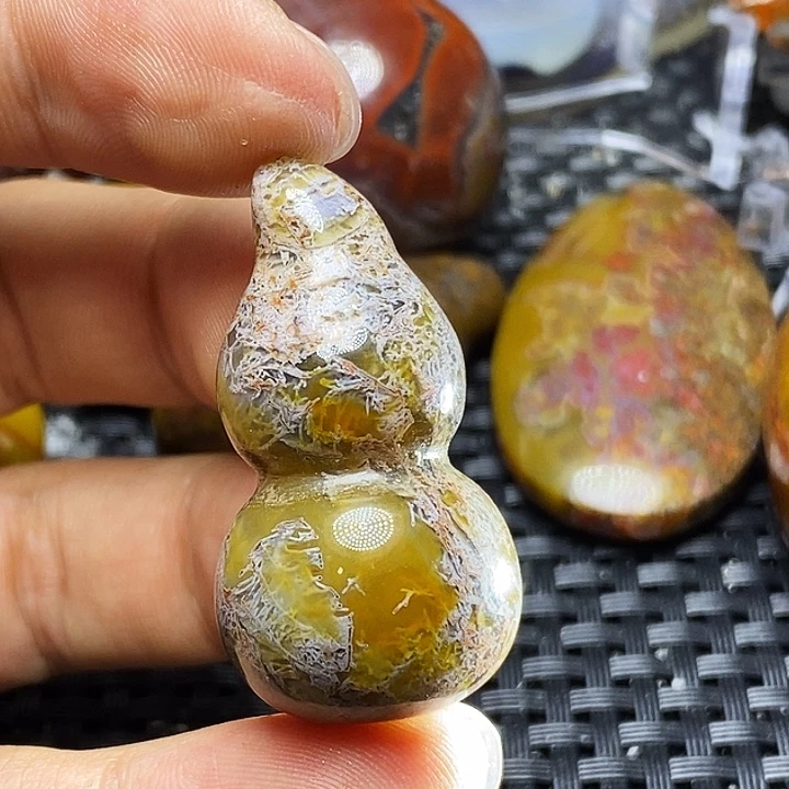 体***生玛瑙/玉髓未镶嵌颈饰