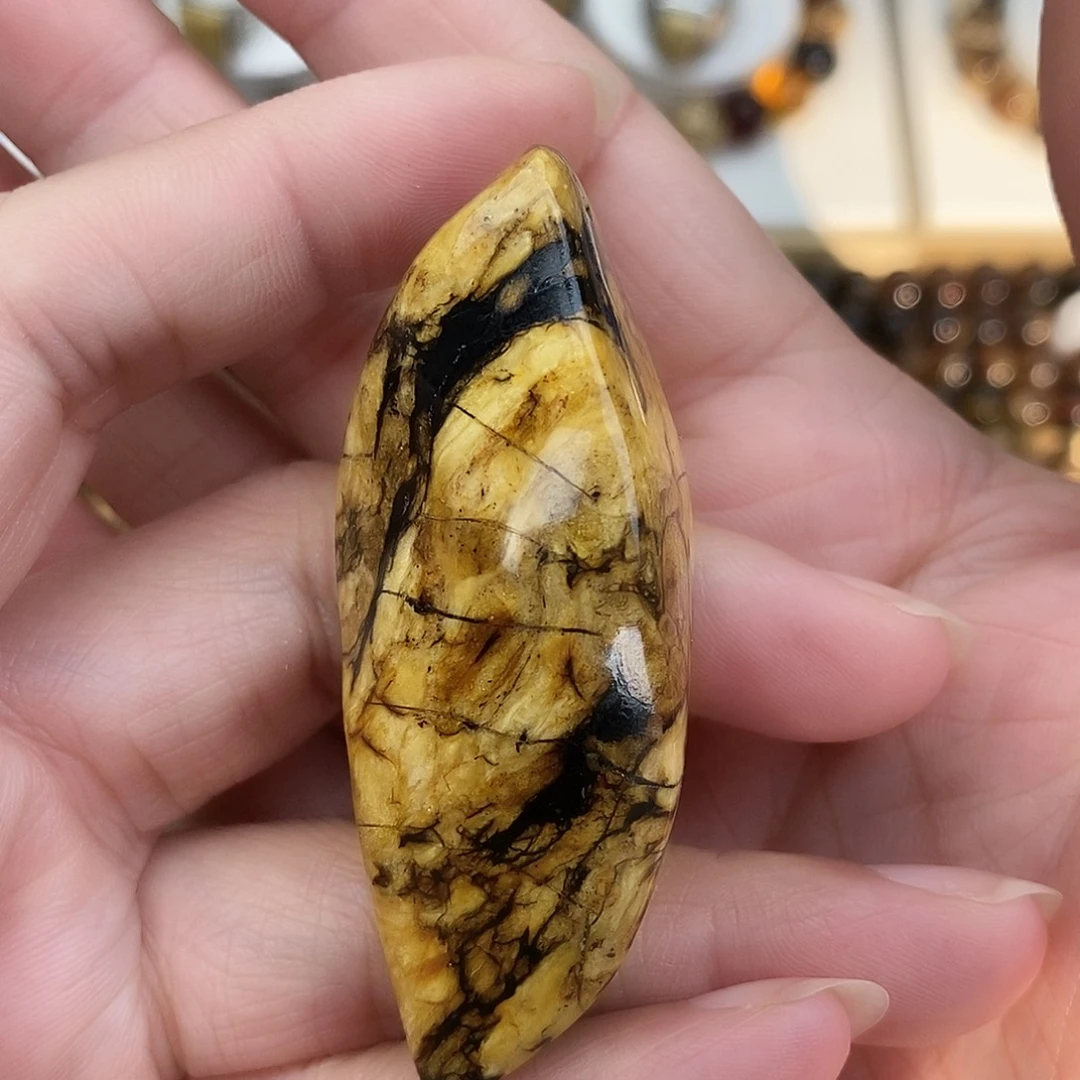 琥珀未镶嵌裸石琥珀