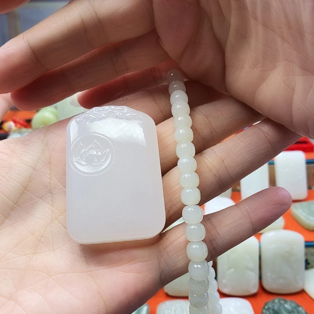 ****和田玉未镶嵌颈饰