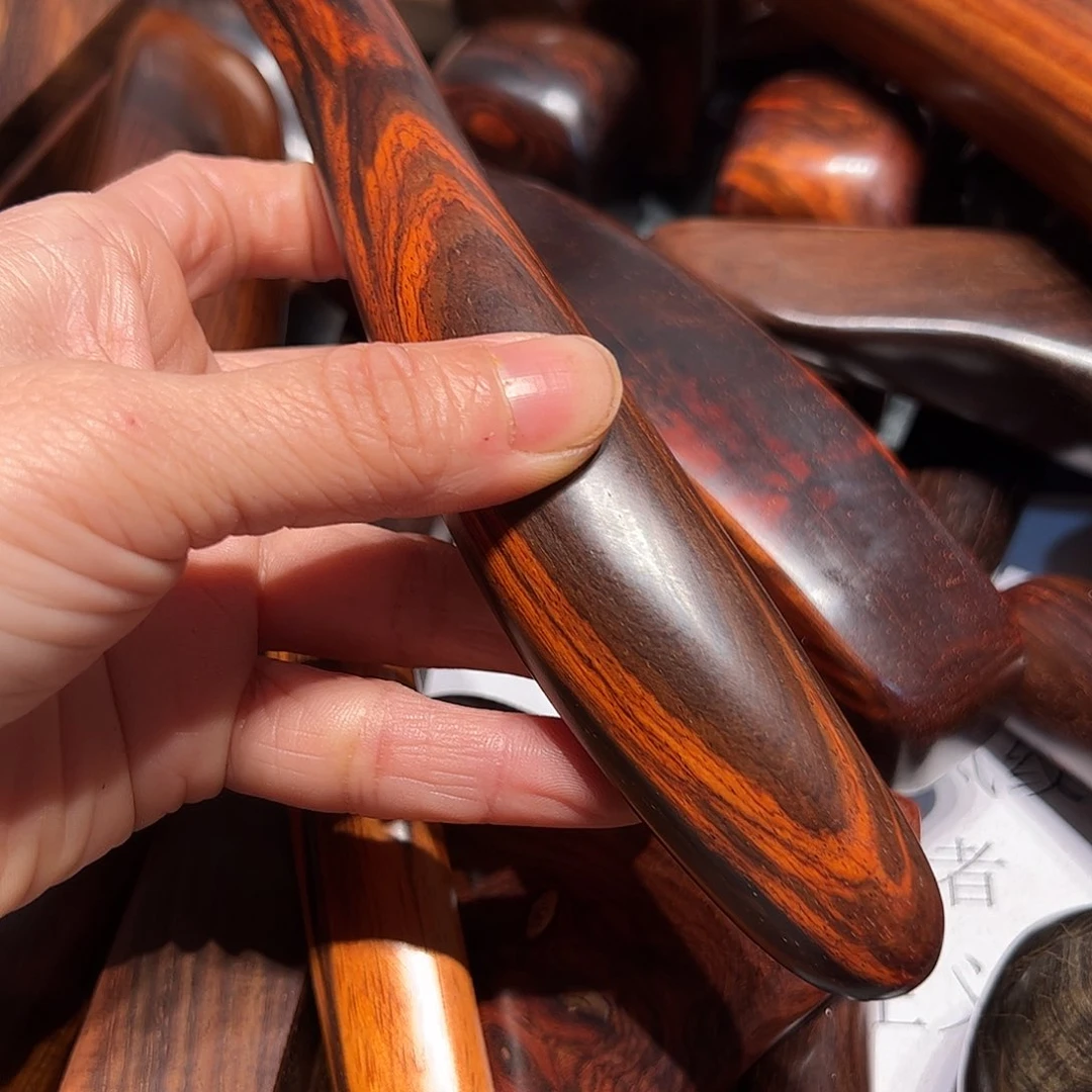 交趾黄檀（大红酸枝）W**H