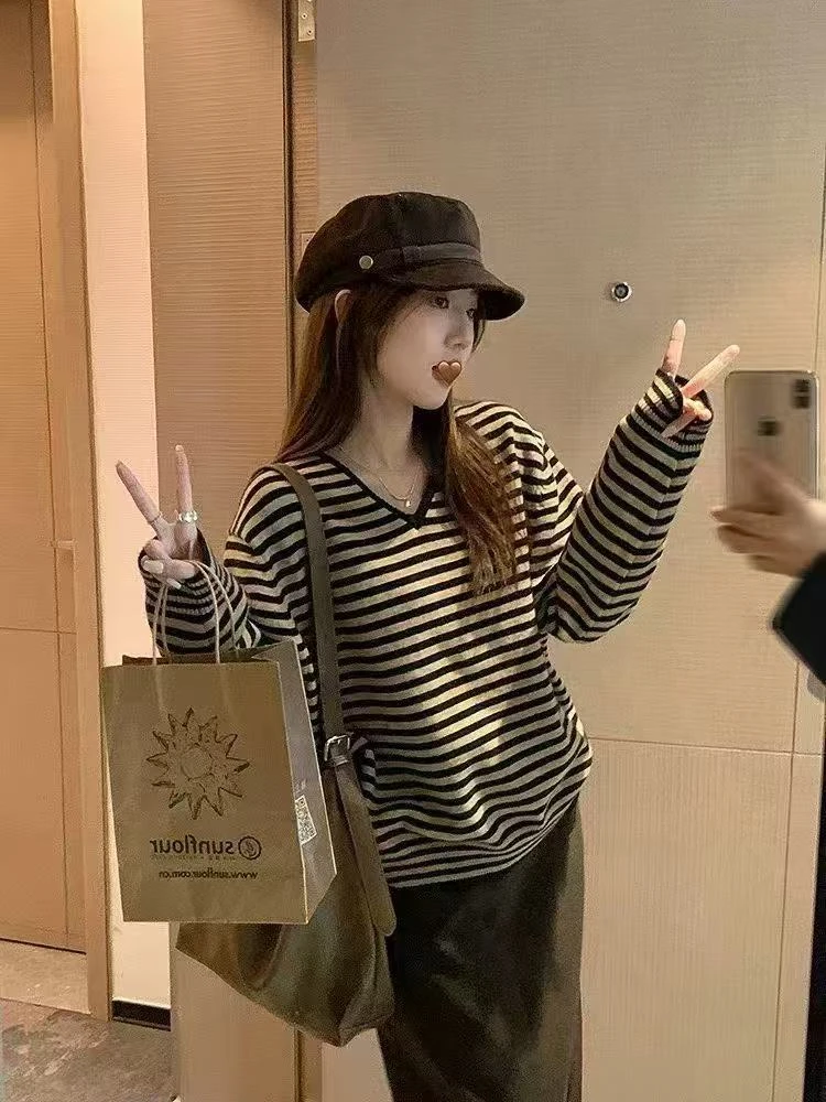 2025洋气撞色条纹毛衣V领针织打底衫女秋冬季独特漂亮高级感上衣