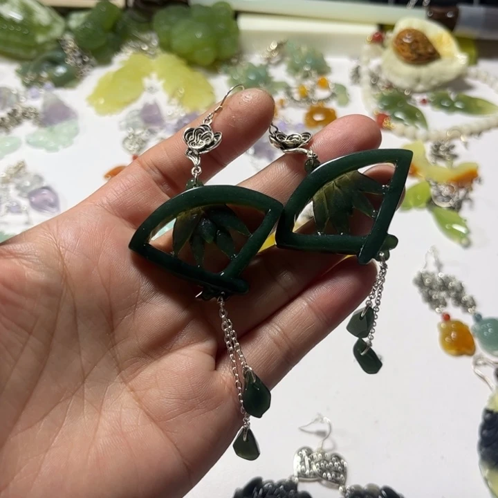 蛇纹石玉合金耳饰