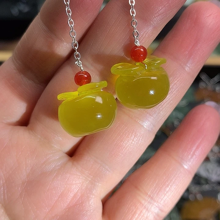 未镶嵌蛇纹石玉耳饰