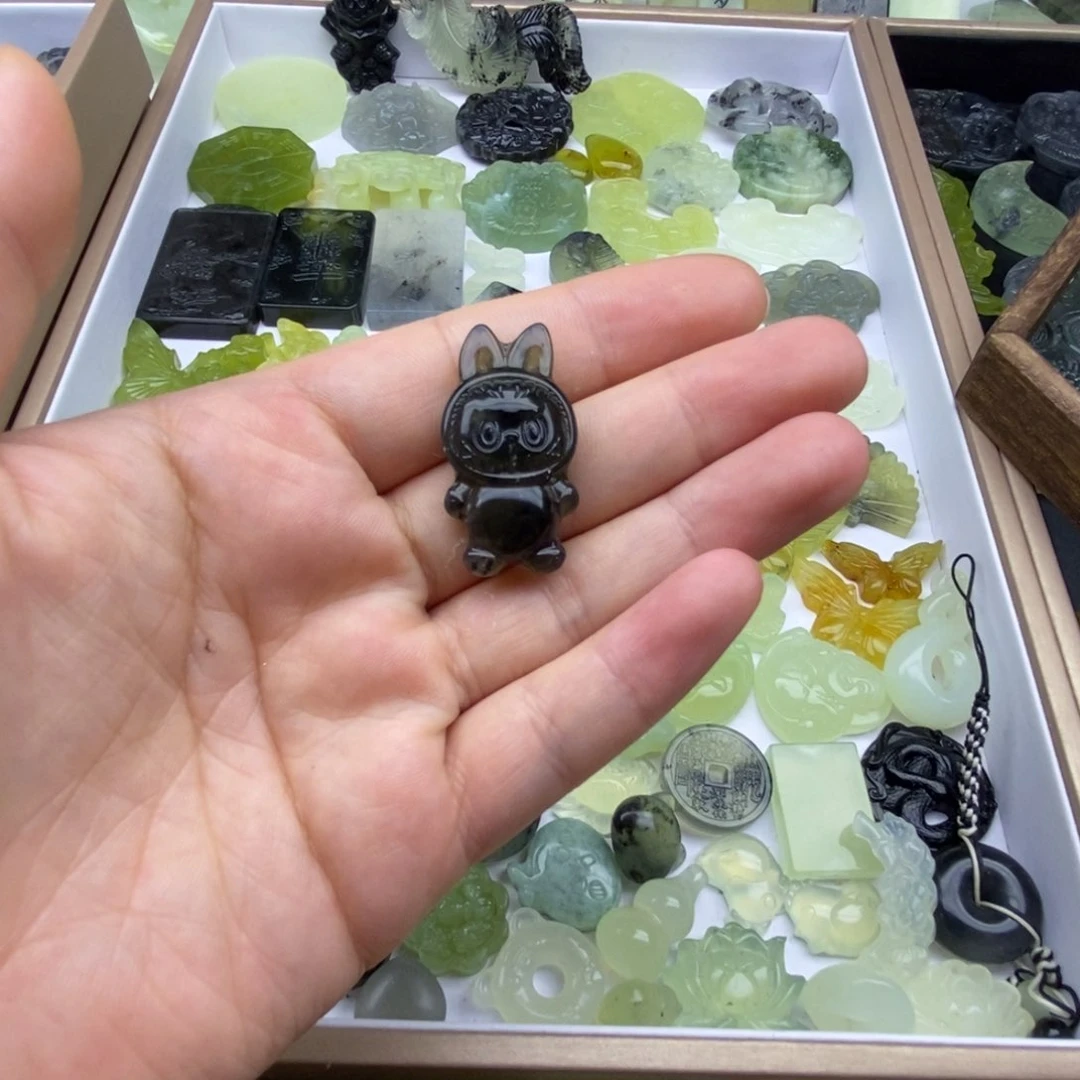 蛇纹石玉未镶嵌颈饰