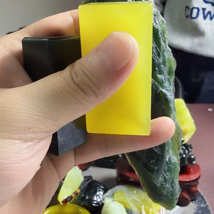 雲***長蛇纹石玉未镶嵌岫玉