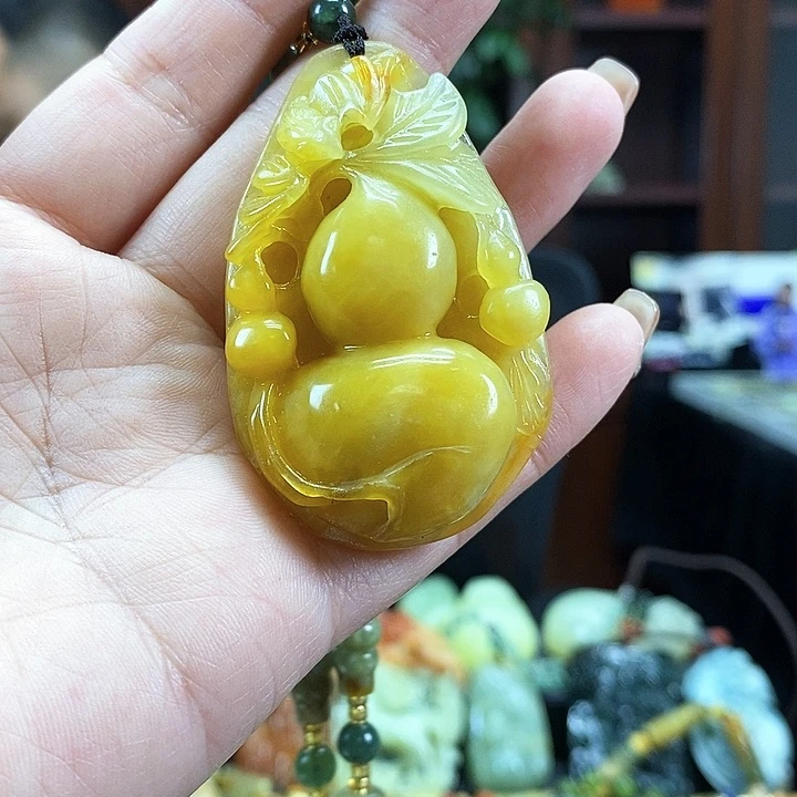 蛇纹石玉吊坠未镶嵌