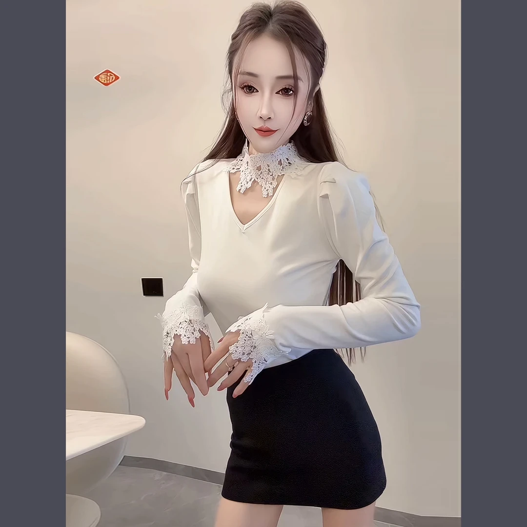 慵懒女神感时尚上衣女2025年冬季新款蕾丝挂脖加绒修身长袖打底衫