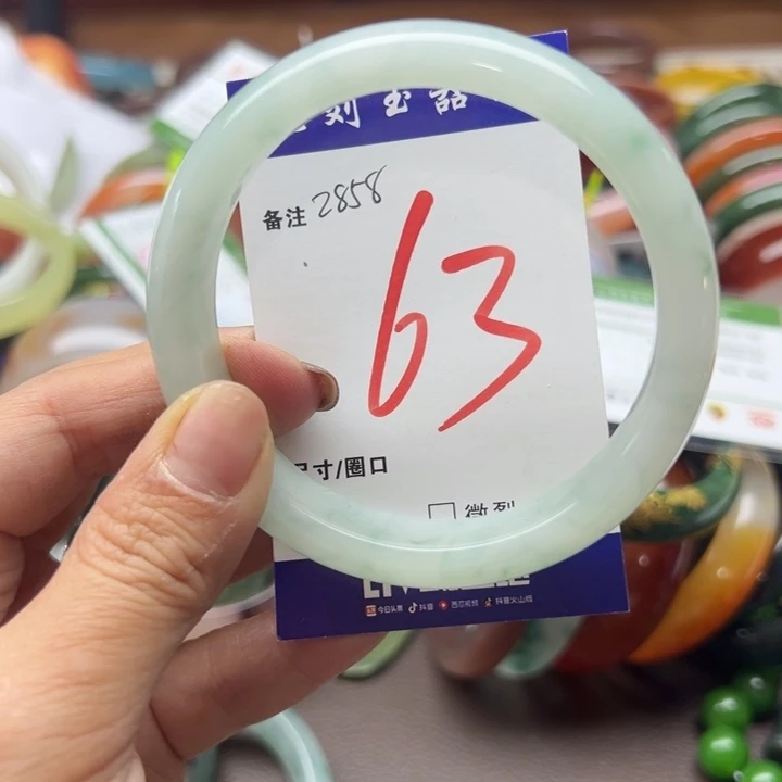 石英岩玉未镶嵌颈饰